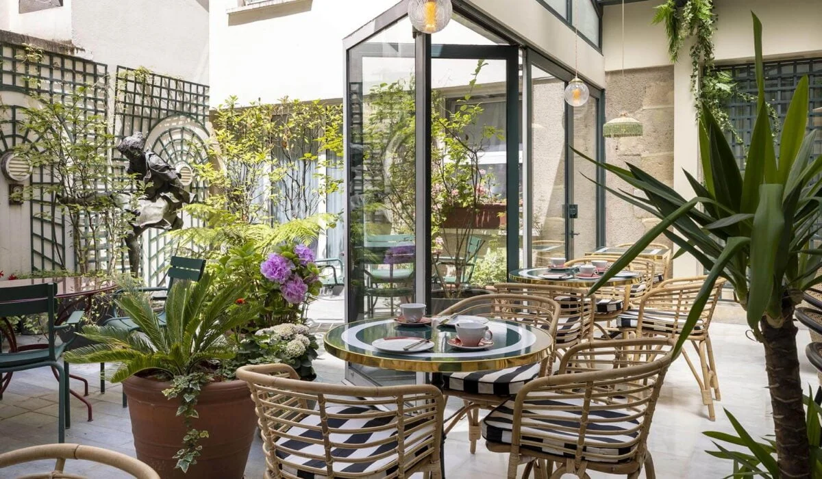 Hotel La Perle courtyard slider