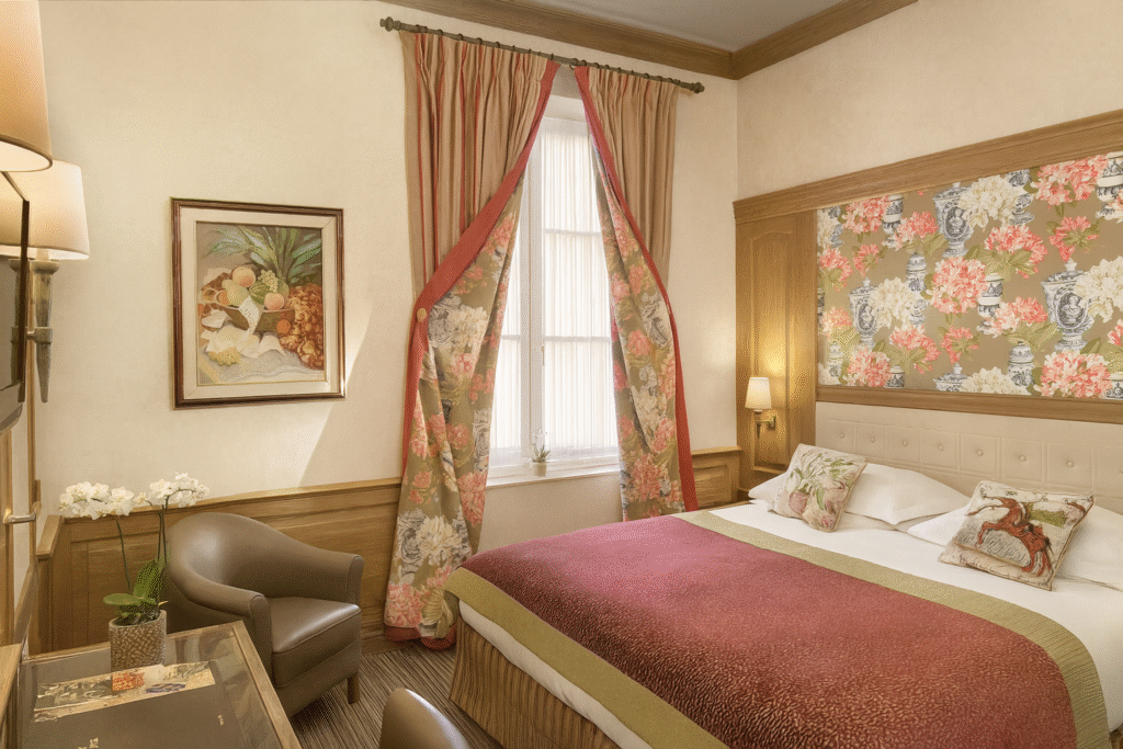Camere 18 Superior room hotel la perle paris0